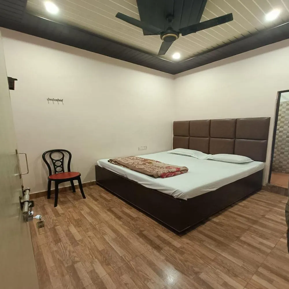 Hotel Neel Gagan 瓦拉纳西 3*,  印度