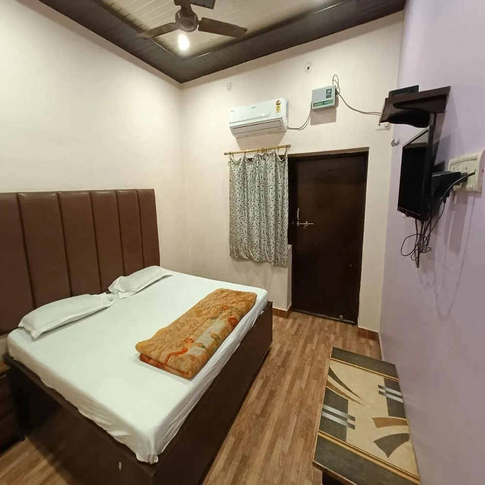 Hotel Neel Gagan Varanasi 3*,  India